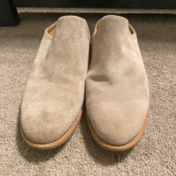 Sofft Shoes - Women’s SOFFT brand light tan mules, size 8.5